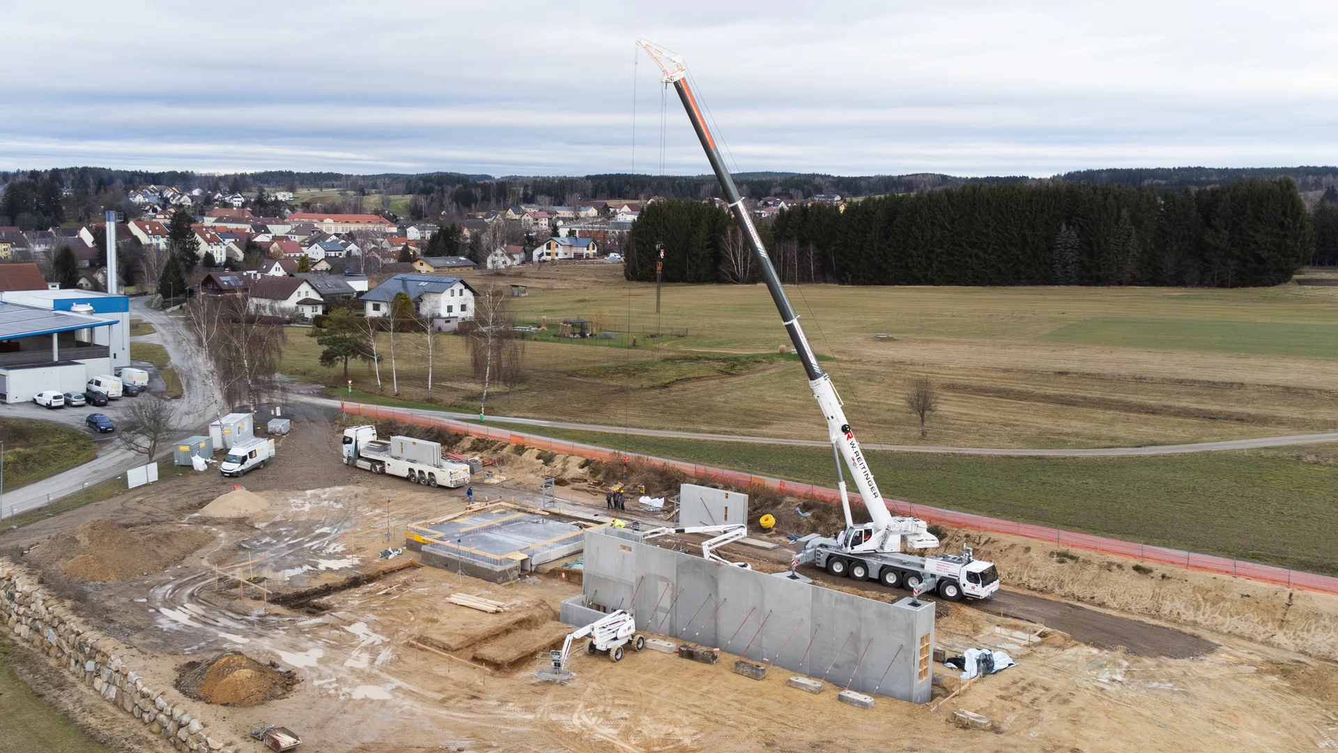 Drohnenaufnahme der Pyrolyse-Halle Litschau im Rohbau